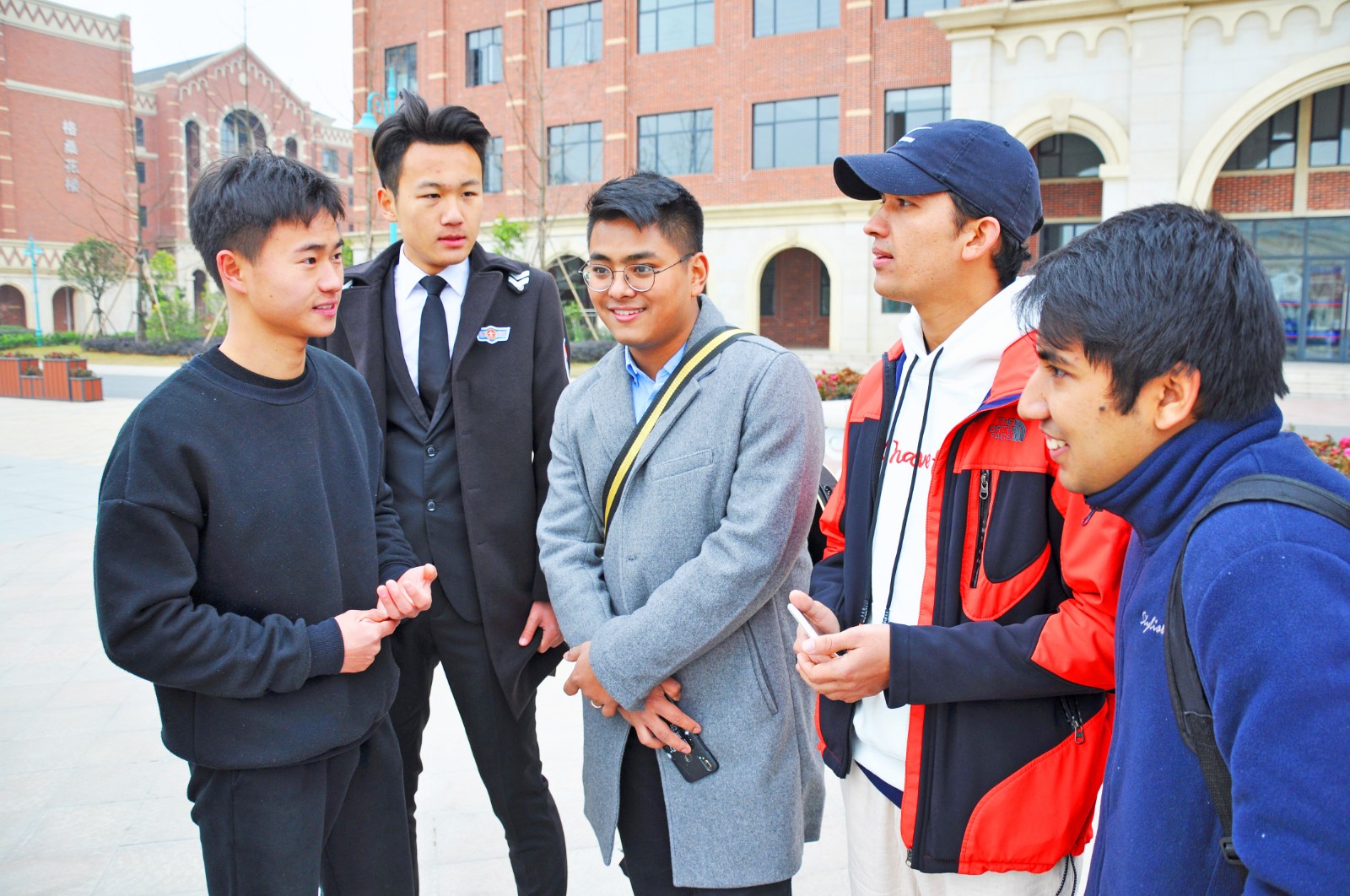 1545787856598270.jpg 與武術(shù)隊(duì)員交流.jpg