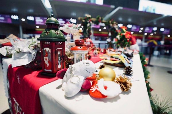 吉祥航空787成功首航重慶、三亞