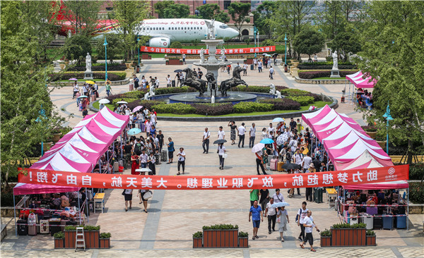 1564730144127825.jpg 新生入學(xué)現(xiàn)場 (3).jpg