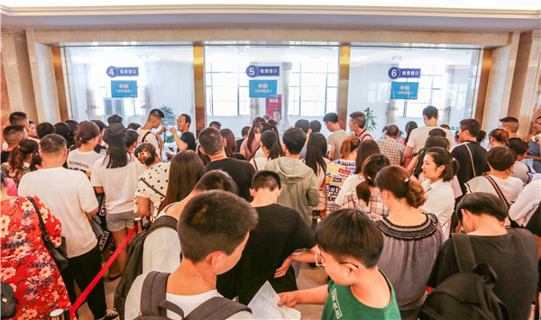 1564730298143338.jpg 新生繳費(fèi)現(xiàn)場.jpg