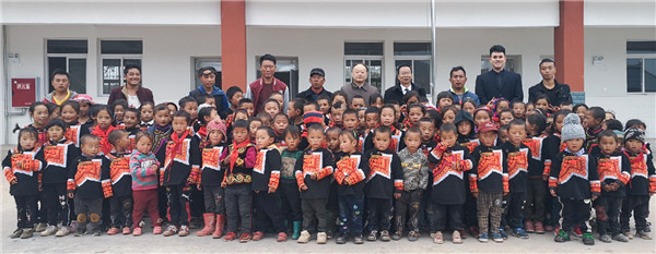 1571988114711358.jpg “四季優(yōu)美乃拖小學(xué)”合影.jpg