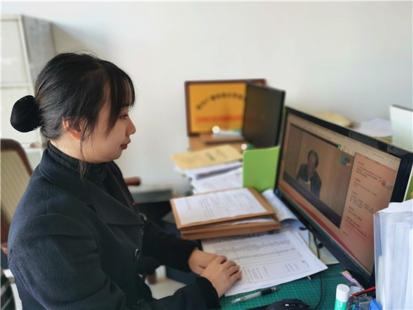 1573731218473306.jpg 教師收看報(bào)告會(huì)3.jpg