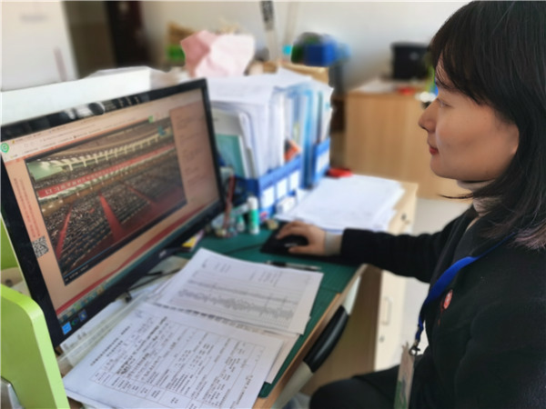 1573731232215847.jpg 教師收看報(bào)告會(huì)5.jpg