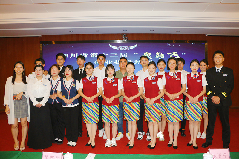 1658452237126552.jpg 我校師生合影.jpg