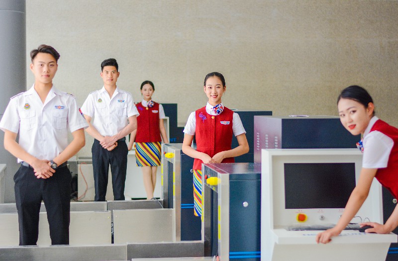 1675493317125846.jpg 曾經(jīng)小小少年到如今風(fēng)度翩翩 (1).jpg