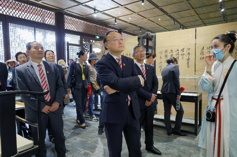 1681451377771387.jpg BB1AB03CC9BB590507D84B01E7E238B2.jpg